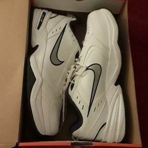 Nike Men's Size 11 4E Air Monarch